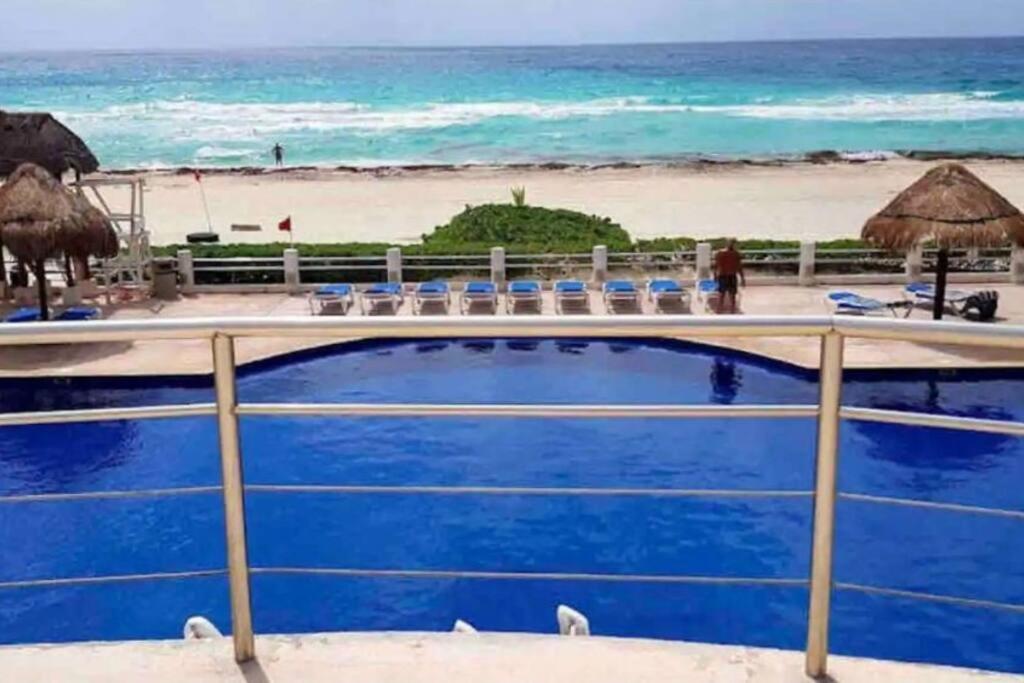 Amazing Beachfront Apartment Канкун Екстер'єр фото