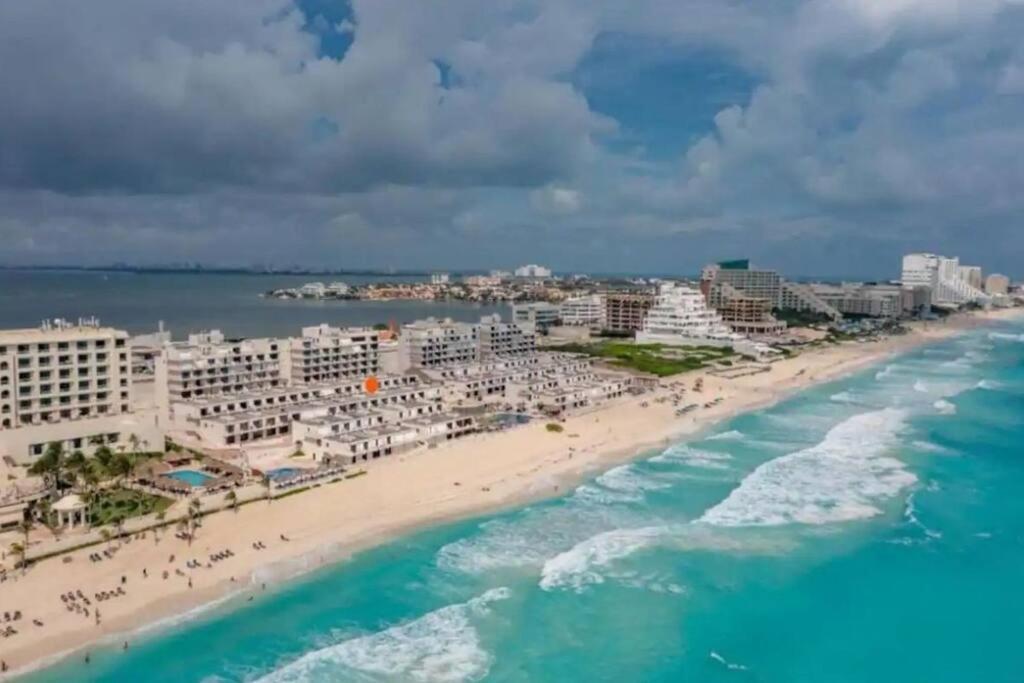 Amazing Beachfront Apartment Канкун Екстер'єр фото