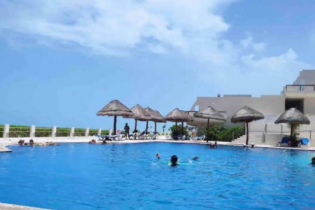 Amazing Beachfront Apartment Канкун Екстер'єр фото
