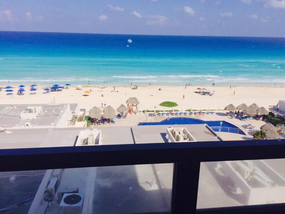 Amazing Beachfront Apartment Канкун Екстер'єр фото