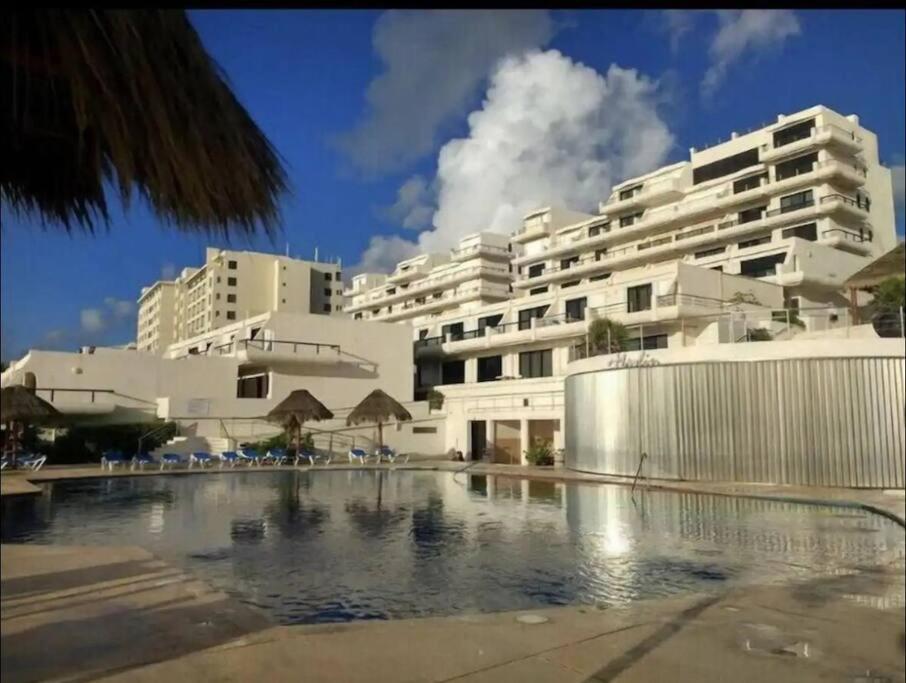 Amazing Beachfront Apartment Канкун Екстер'єр фото