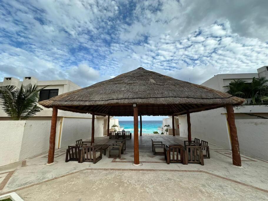Amazing Beachfront Apartment Канкун Екстер'єр фото