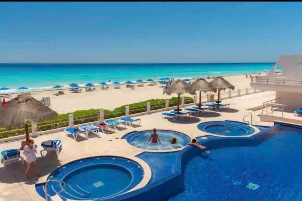 Amazing Beachfront Apartment Канкун Екстер'єр фото